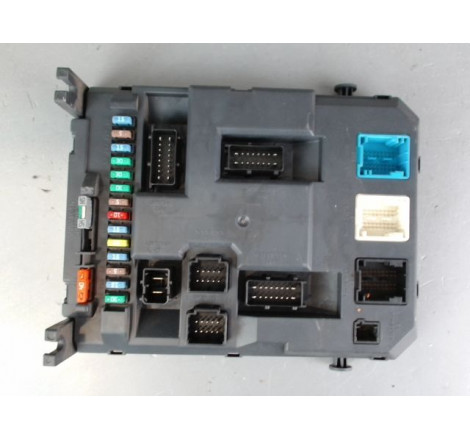 PLATINE FUSIBLE AV