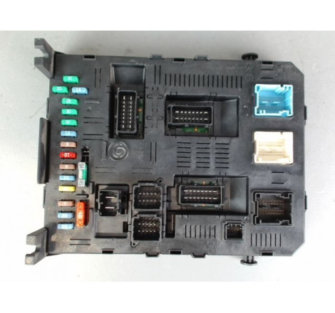 PLATINE FUSIBLE AV