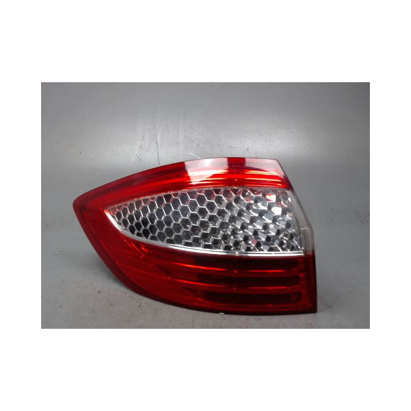 FEU ARRIERE GAUCHE  FORD MONDEO 3 PHASE 1 BREAK 1.8 TDC