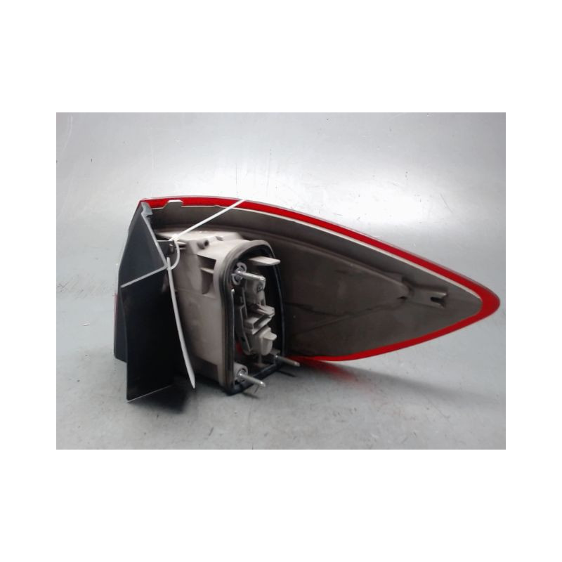 FEU ARRIERE GAUCHE  FORD MONDEO 3 PHASE 1 BREAK 1.8 TDC