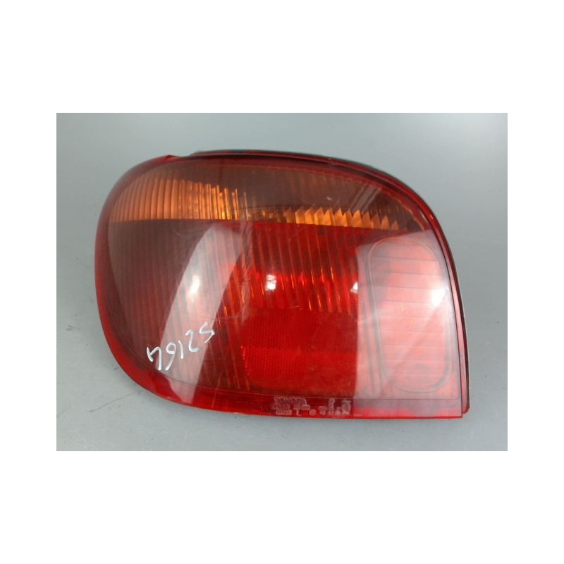 FEU ARRIERE GAUCHE  TOYOTA YARIS 1 PHASE 2 1.4 D4D - 8V T