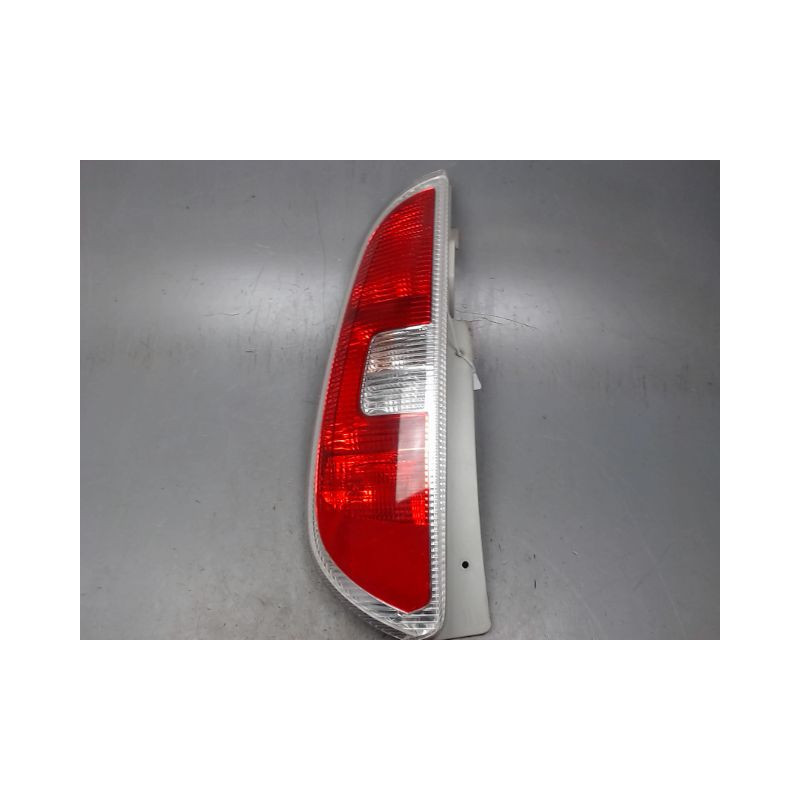 FEU ARRIERE GAUCHE  SKODA ROOMSTER PHASE 1 1.9 TDI - 8V