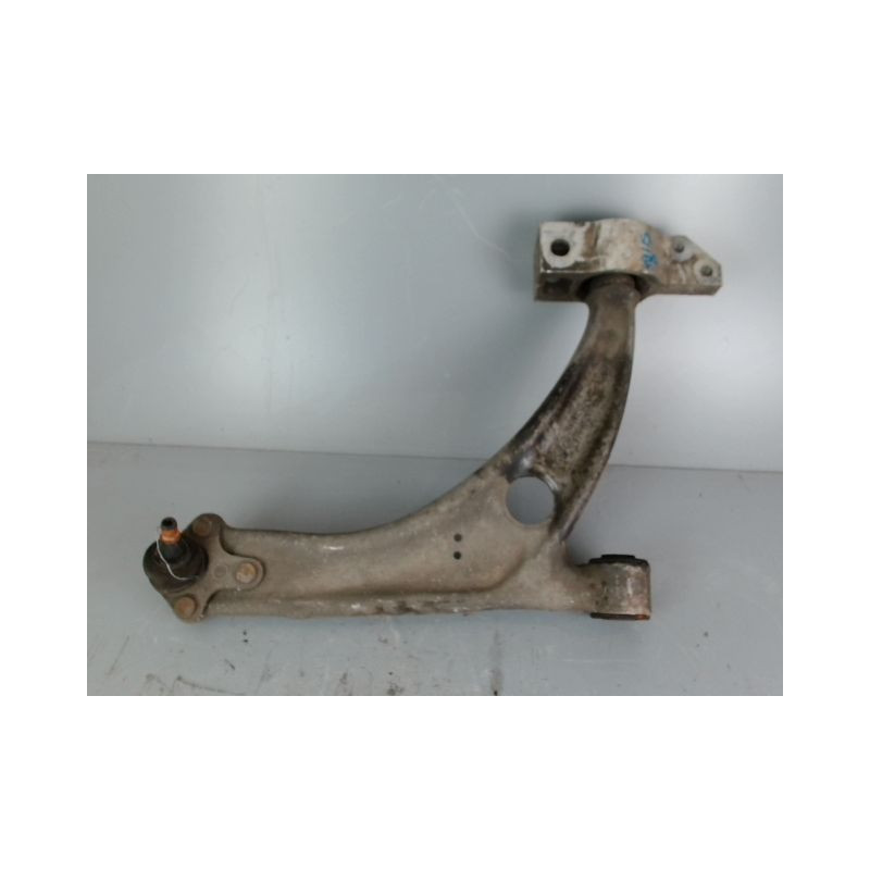 TRIANGLE INFERIEUR AVANT DROIT VOLKSWAGEN PASSAT 5 1.9 TDI - 8V TURBO
