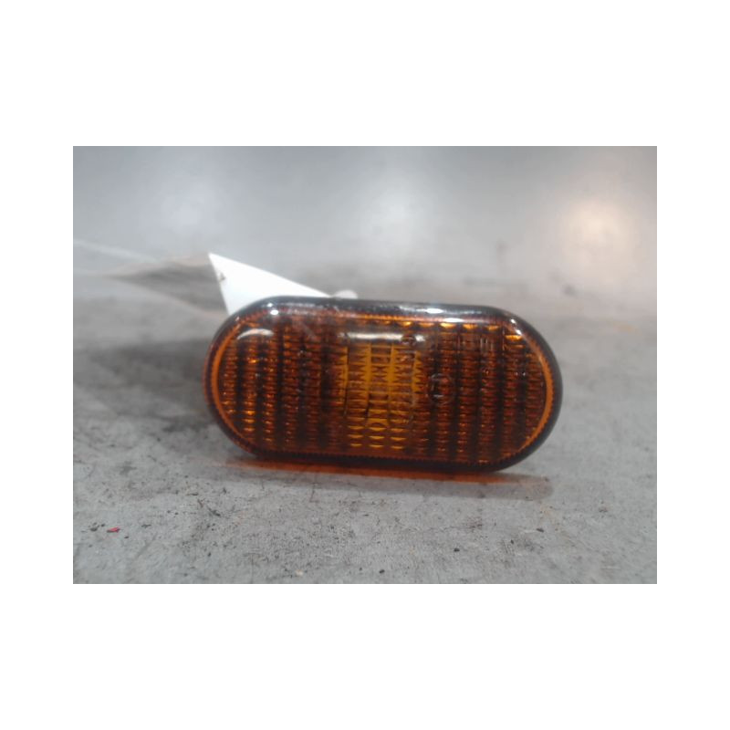 REPETITEUR AILE DROIT RENAULT MEGANE