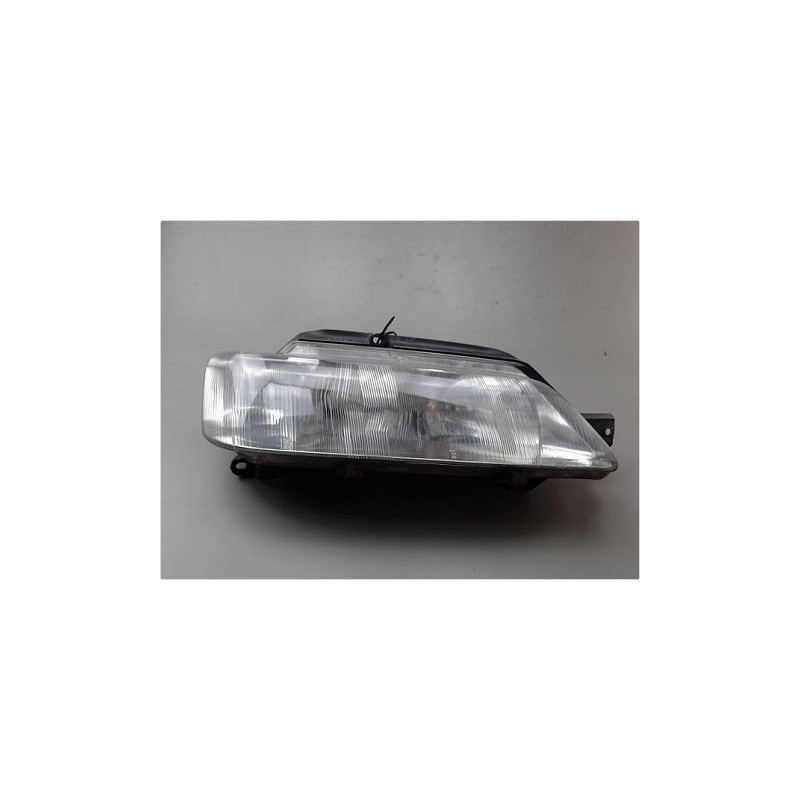 PHARE DROIT PEUGEOT 605