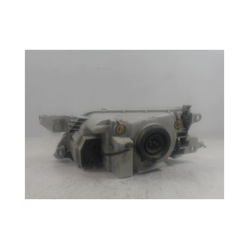 PHARE DROIT MAZDA PREMACY