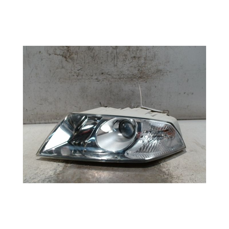 PHARE GAUCHE SKODA OCTAVIA 2004