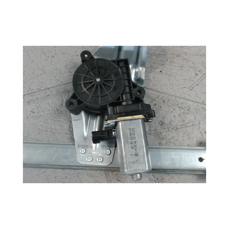 MECANISME+MOTEUR LEVE-GLACE AVANT DROIT DACIA LOGAN -08