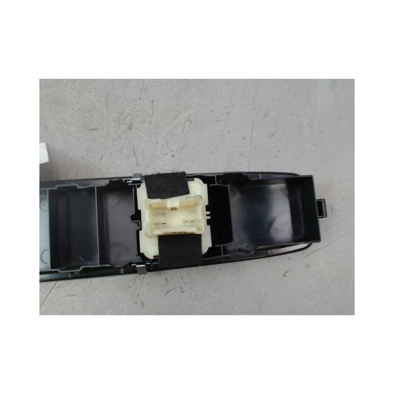 COMMANDE LEVE-GLACE PORTE AVG DACIA SANDERO 2008-