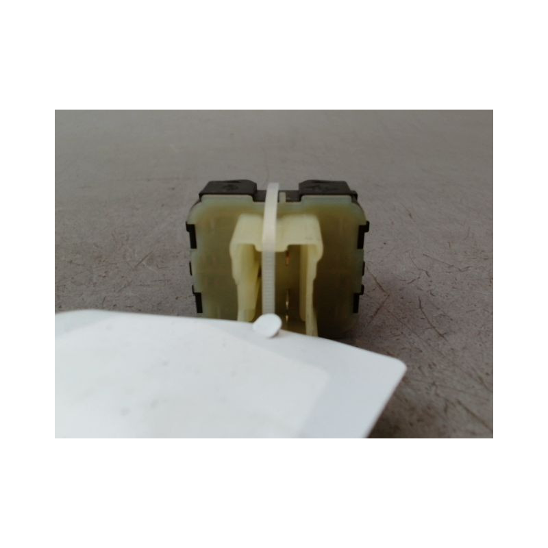 COMMANDE LEVE-GLACE PORTE AVG DACIA DUSTER 2010-