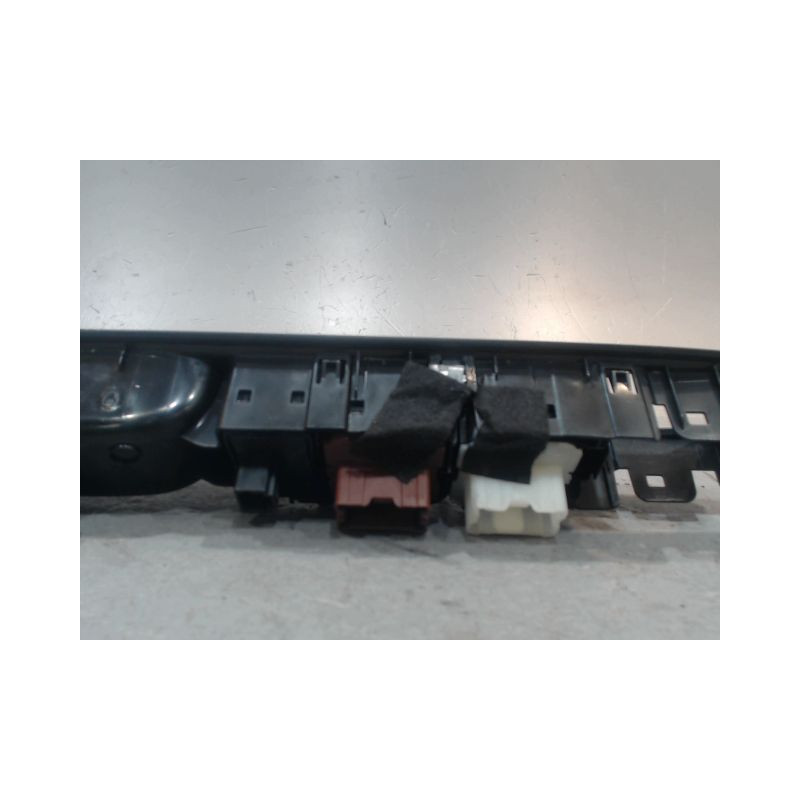 COMMANDE LEVE-GLACE PORTE AVG DACIA SANDERO