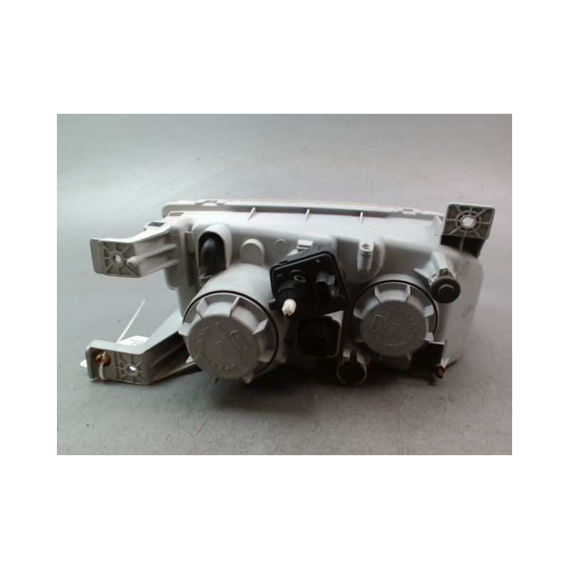 PHARE GAUCHE HYUNDAI TRAJET MONOSP. 2000-2007