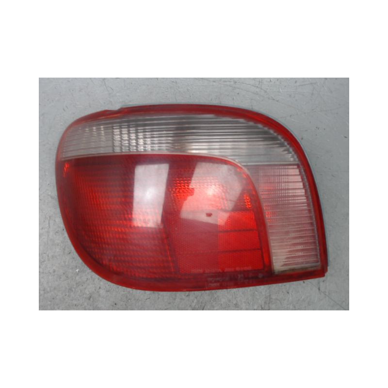 FEU ARRIERE GAUCHE  TOYOTA YARIS -2003