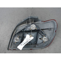 FEU ARRIERE GAUCHE  TOYOTA YARIS -2003