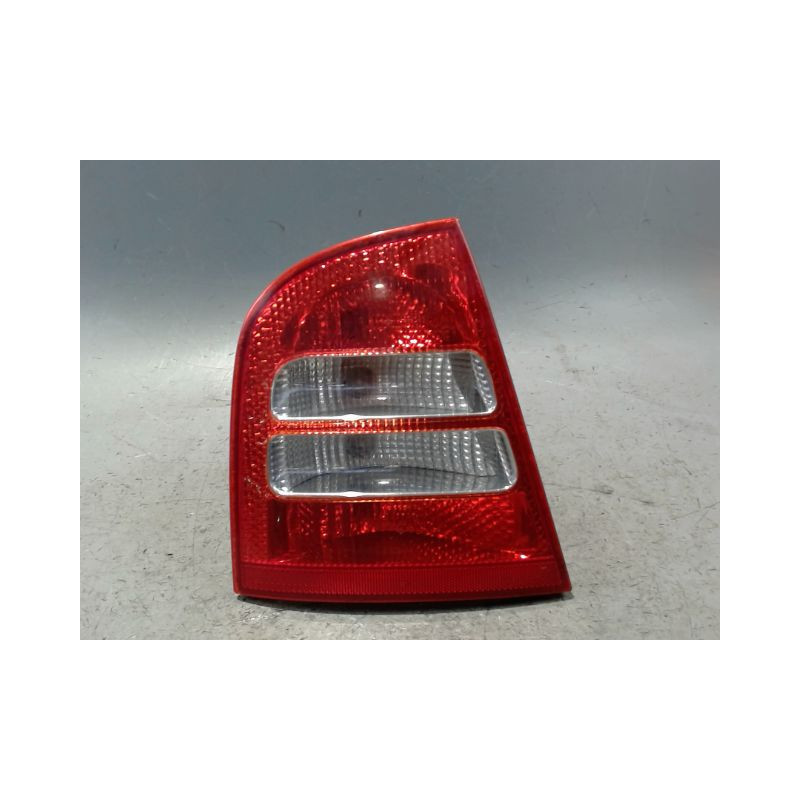 FEU ARRIERE GAUCHE  SKODA OCTAVIA 2000-