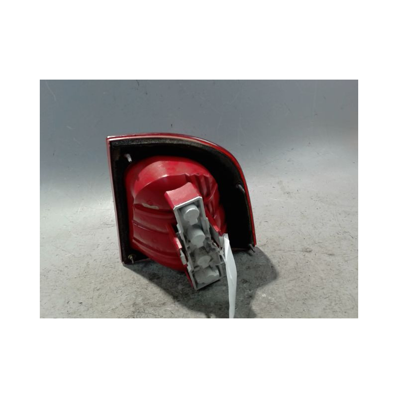 FEU ARRIERE GAUCHE  SKODA OCTAVIA 2000-