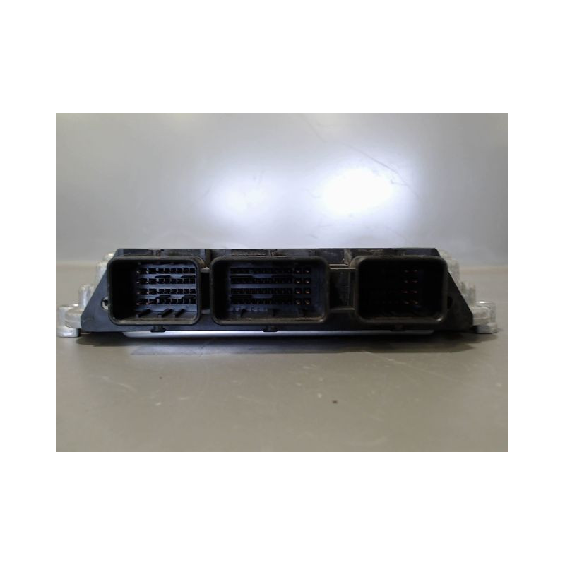 CALCULATEUR MOTEUR RENAULT TRAFIC