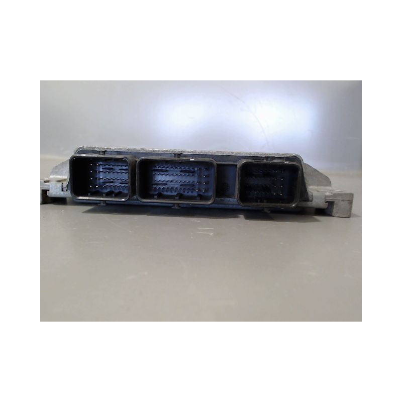 CALCULATEUR MOTEUR RENAULT CLIO