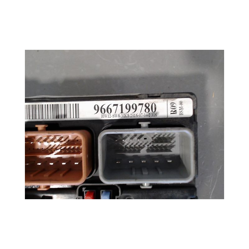 BOITE A FUSIBLES PEUGEOT 207