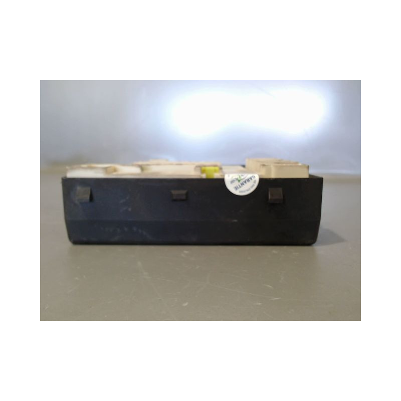 BOITE A FUSIBLES RENAULT MEGANE