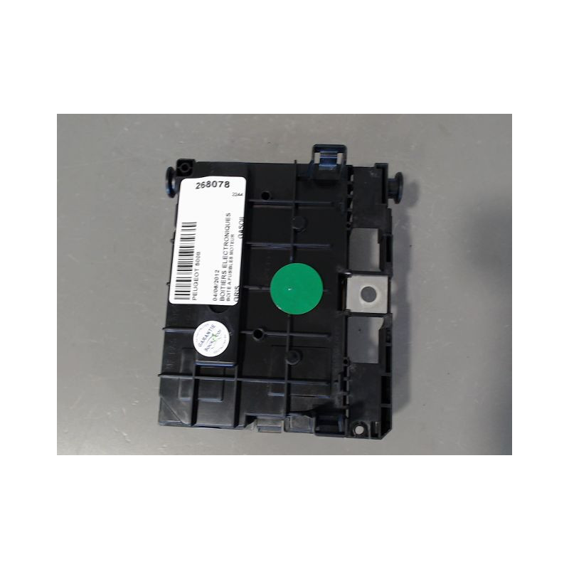 BOITE A FUSIBLES PEUGEOT 5008