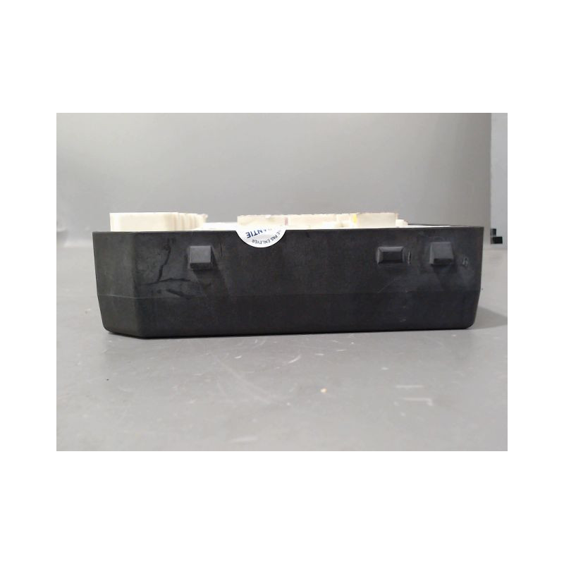 BOITE A FUSIBLES RENAULT MEGANE