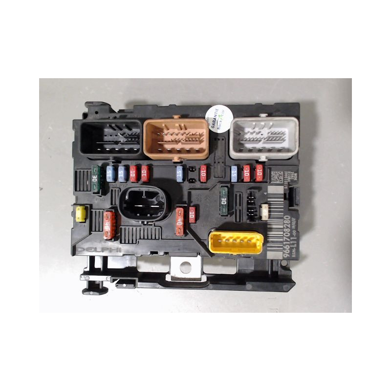 BOITE A FUSIBLES PEUGEOT 207
