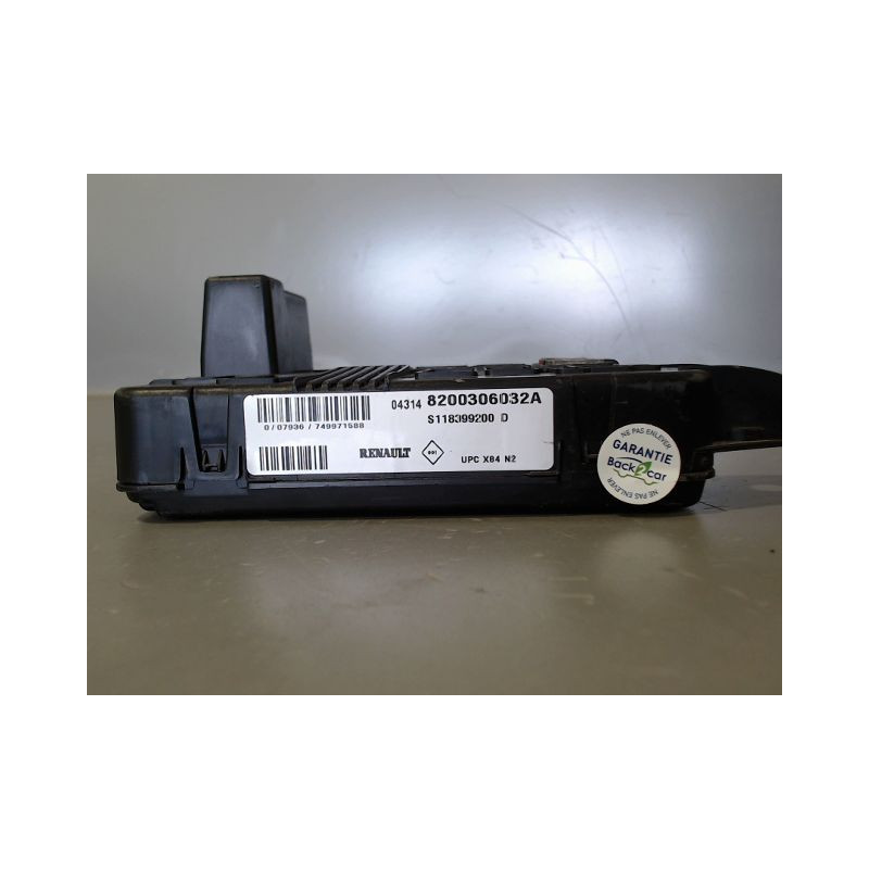 BOITE A FUSIBLES RENAULT MEGANE