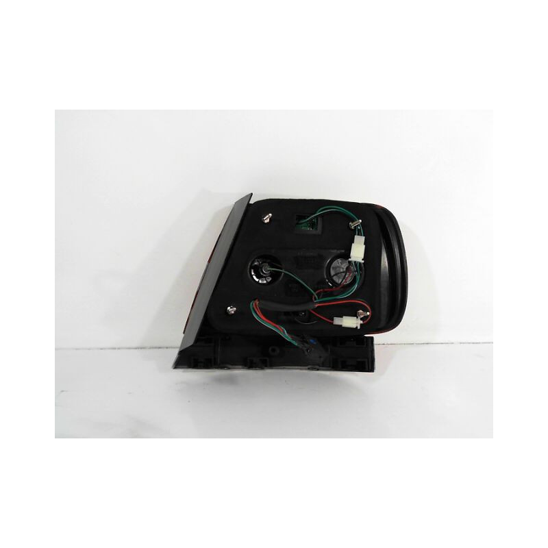 FEU ARRIERE GAUCHE  AUDI A4 99-2001