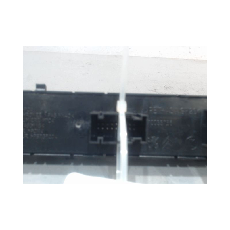 BOUTON DE WARNING PEUGEOT 3008