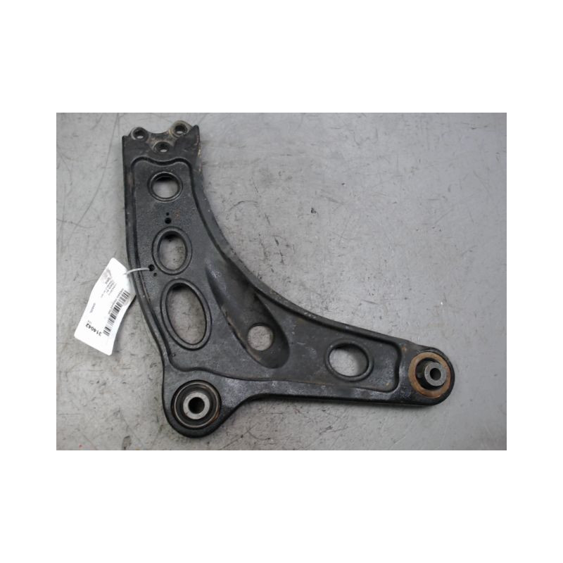 TRIANGLE INFERIEUR AVANT DROIT NISSAN PRIMASTAR