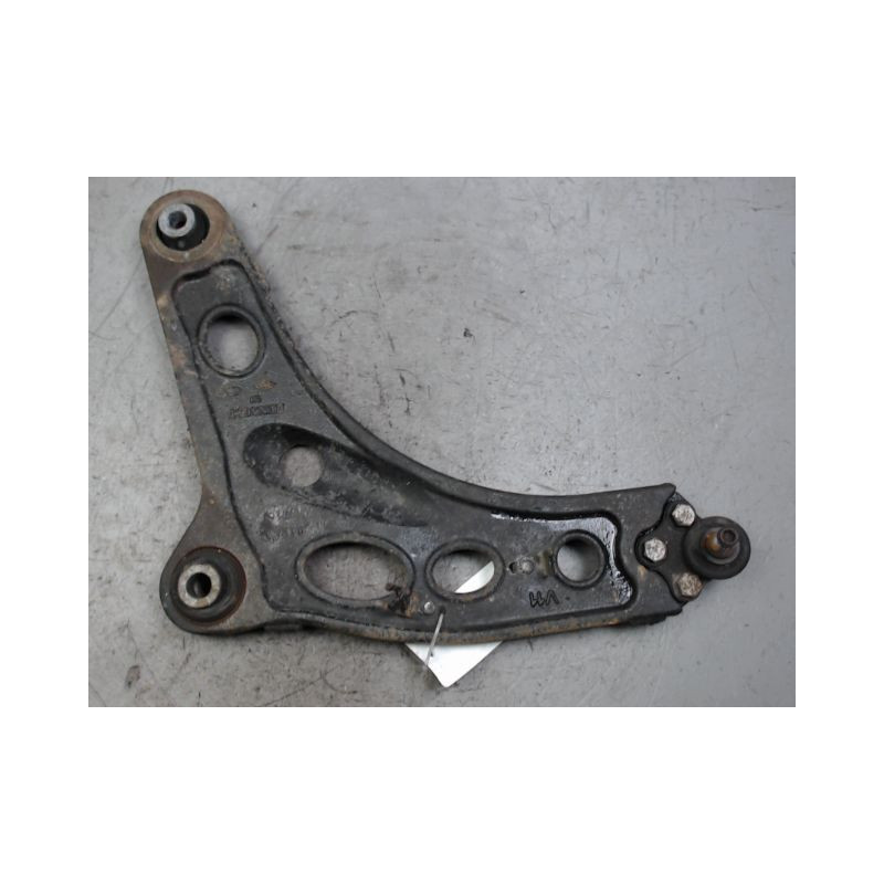 TRIANGLE INFERIEUR AVANT GAUCHE NISSAN PRIMASTAR