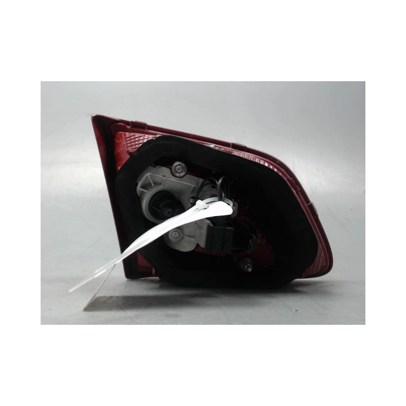 FEU ARRIERE INTERIEUR DROIT VOLKSWAGEN PASSAT 2010-