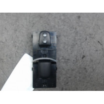 COMMANDE LEVE-GLACE PORTE AVD NISSAN JUKE