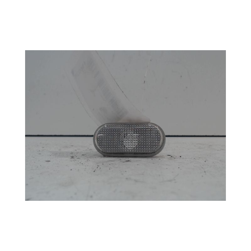 REPETITEUR AILE DROIT RENAULT TWINGO