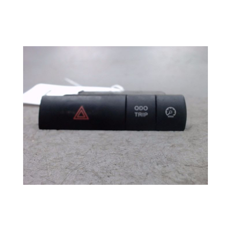 BOUTON DE WARNING TOYOTA PRIUS 2004-