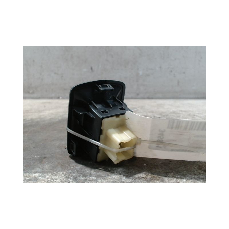 COMMANDE LEVE-GLACE PORTE AVD DACIA SANDERO 2008-