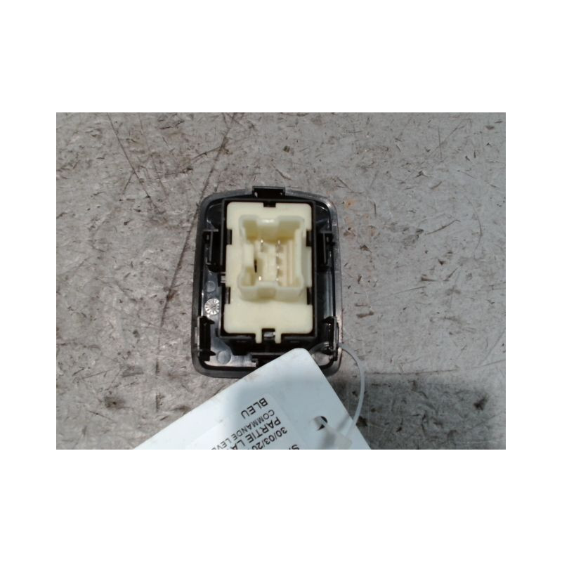 COMMANDE LEVE-GLACE PORTE AVD DACIA SANDERO 2008-