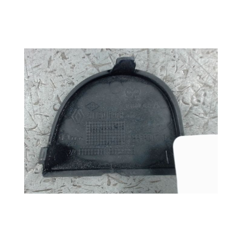 OBTURATEUR COUVRE CROCHET DE BOUCLIER AV RENAULT MEGANE III 2008-