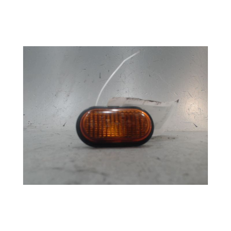 REPETITEUR AILE DROIT RENAULT TWINGO
