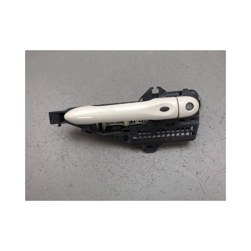 POIGNEE EXTERIEURE PORTE AVANT GAUCHE RENAULT CAPTUR