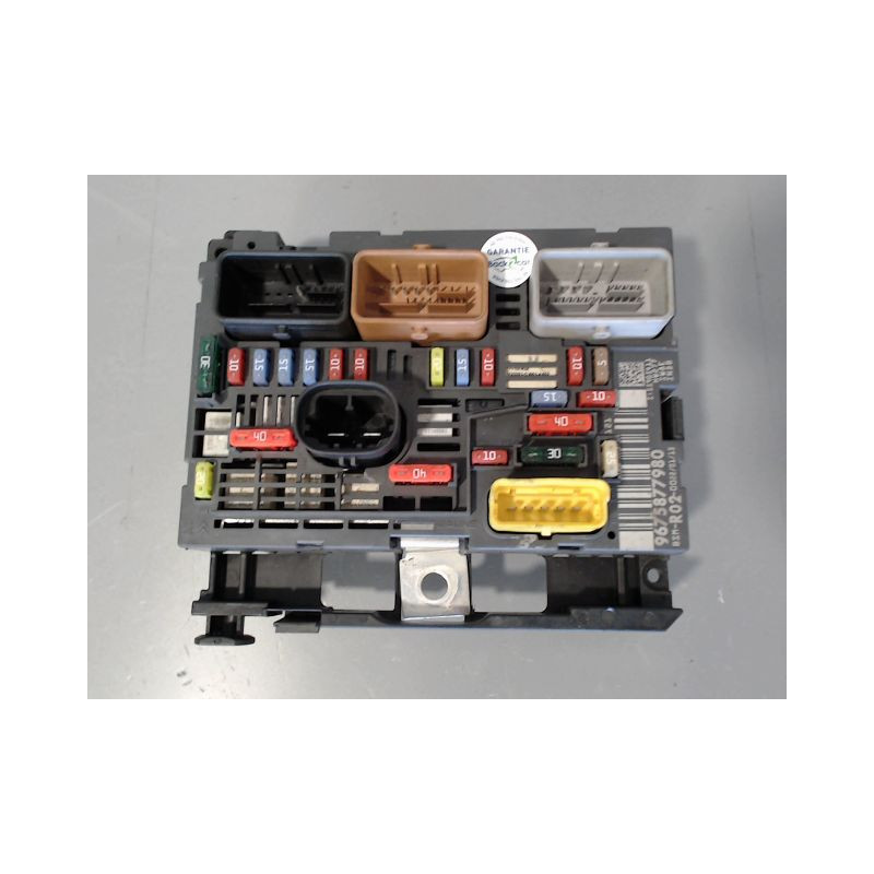 BOITE A FUSIBLES CITROEN C4