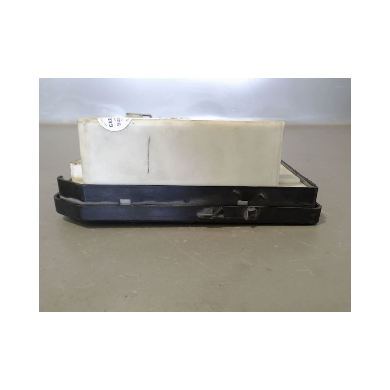 BOITE A FUSIBLES RENAULT MEGANE