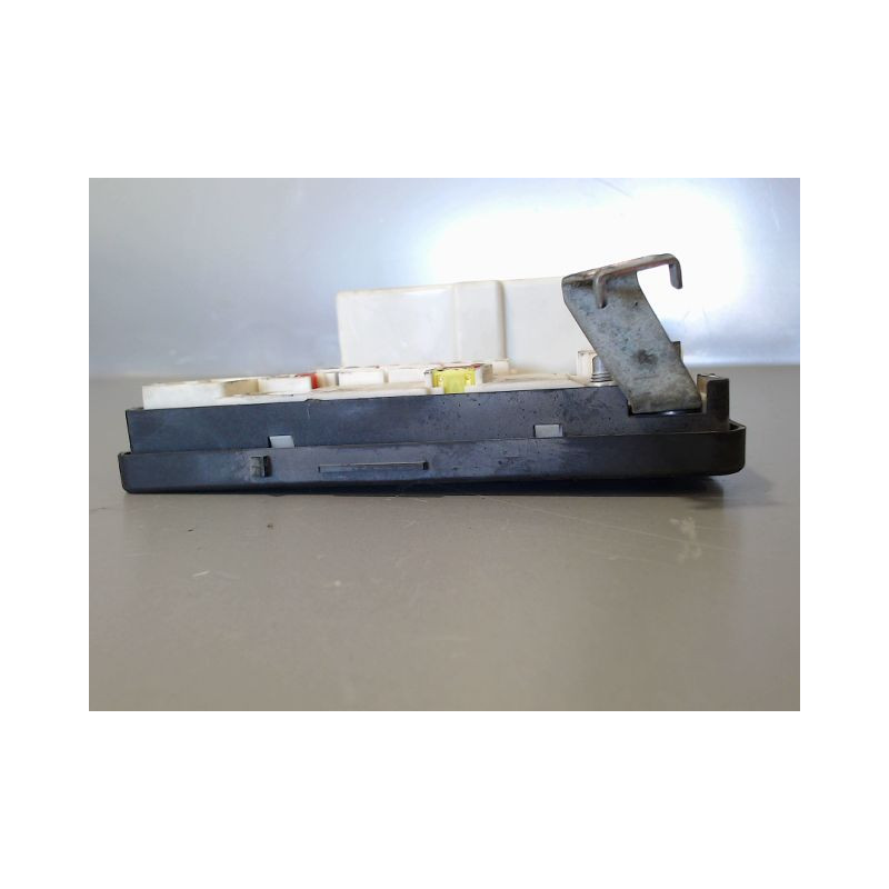 BOITE A FUSIBLES RENAULT MEGANE