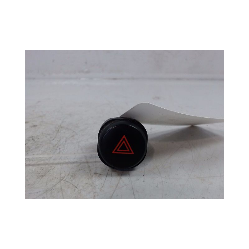 BOUTON DE WARNING NISSAN NV200