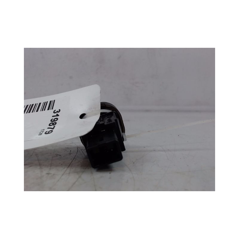 BOUTON DE WARNING NISSAN NV200