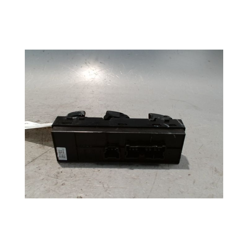 COMMANDE LEVE-GLACE PORTE AVG NISSAN JUKE