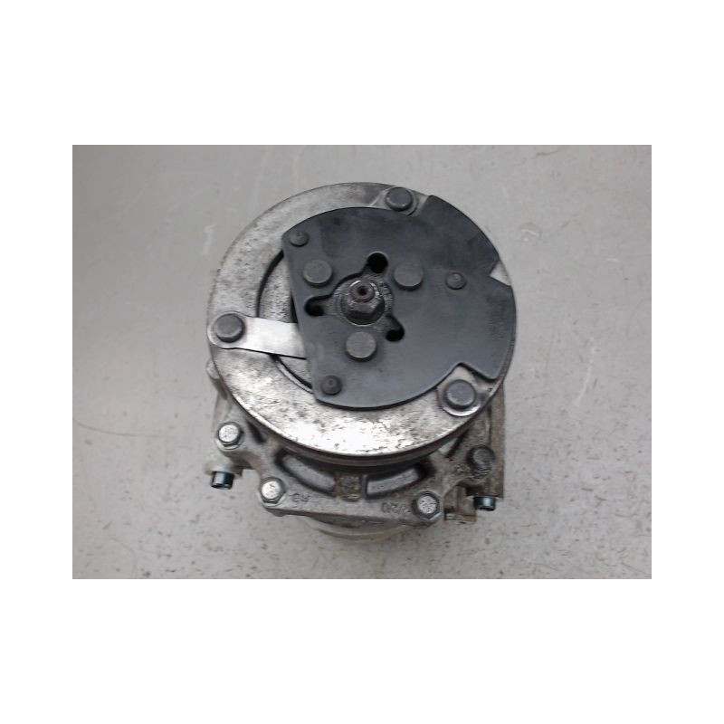 COMPRESSEUR AIR CONDITIONNE FORD FIESTA