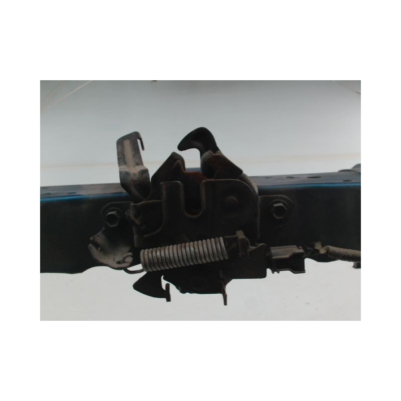 TRAVERSE SUPERIEURE ARMATURE AVANT TOYOTA AURIS