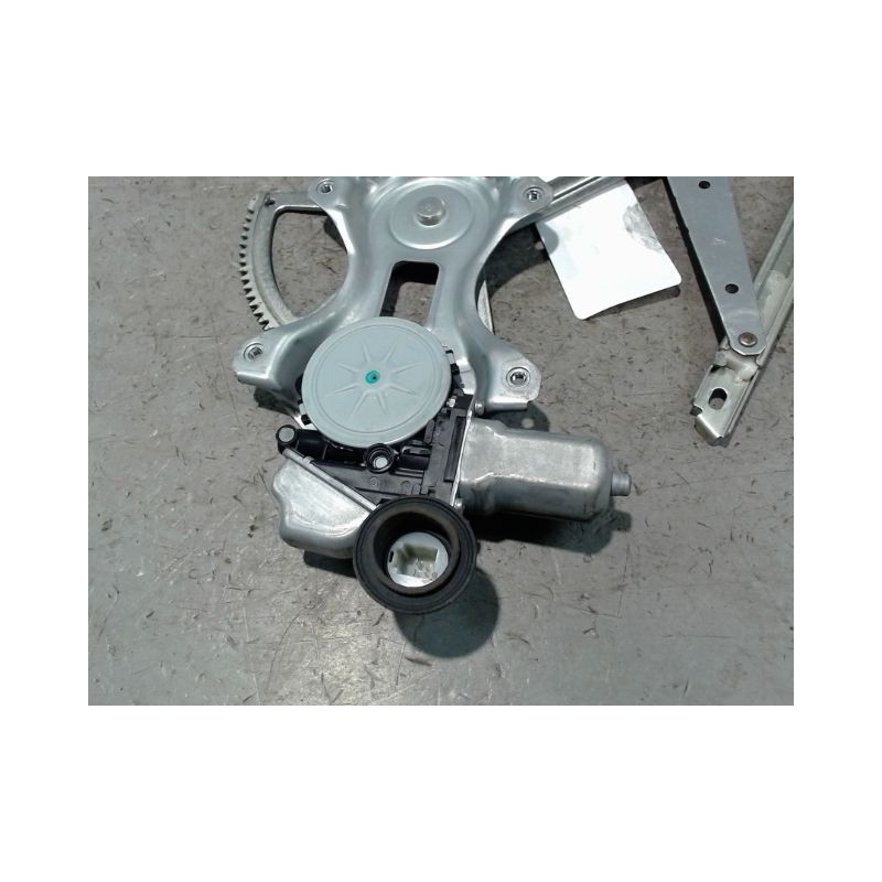 MECANISME+MOTEUR LEVE-GLACE AVANT GAUCHE TOYOTA VERSO-S